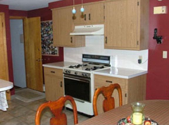 3rd image of 717 Mayer Dr