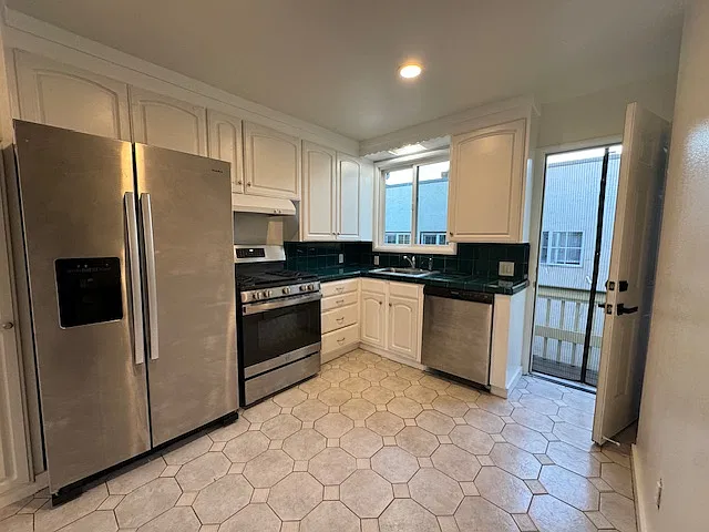 2 bed, 750 sqft, $3,150 — Photo 2