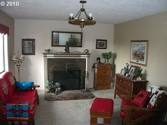 5th image of 16175 SW Hook & Eye Ln
