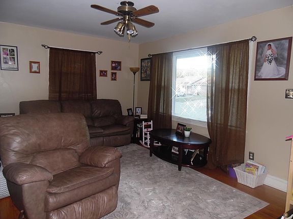5th image of 915 Glade St