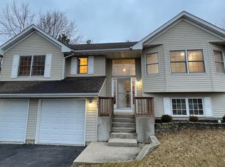 205 Candlewick Dr SE, Poplar Grove, IL 61065