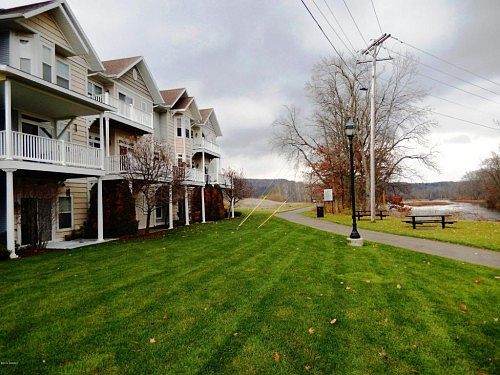 3rd image of 120 Mill Pond Dr