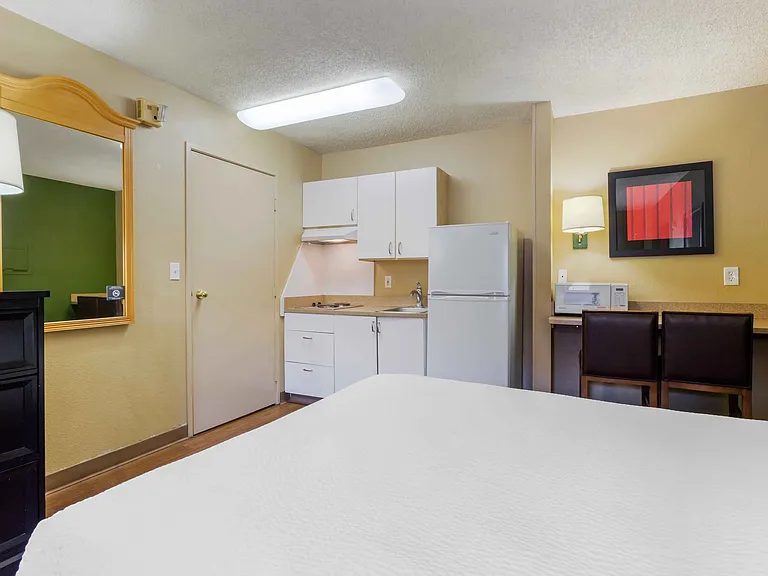 Studio Suite - 2 Full Beds
