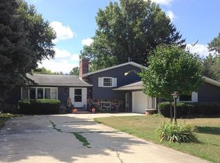 864 E Lilac Rd, Beloit, WI 53511