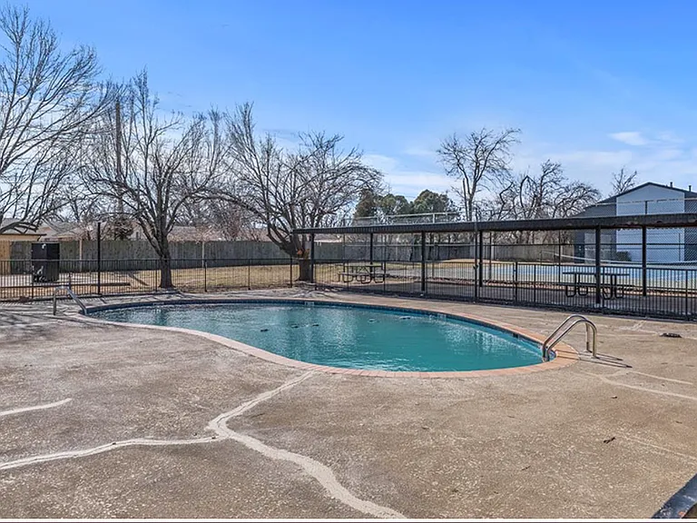Willow Park Apartments — Photo 13