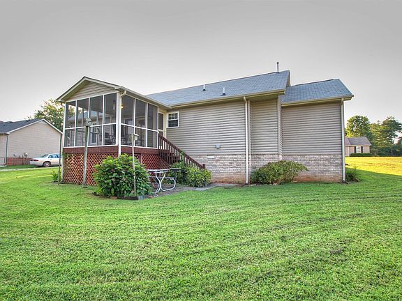 2nd image of 3226 Meadowhill Dr