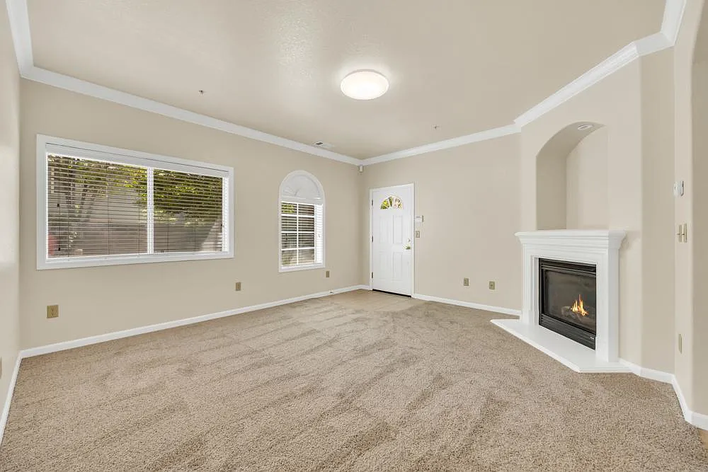 2 bed, 1000 sqft, $1,995 — Photo 3