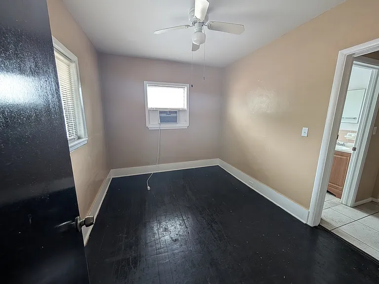 407 Engman St #B — Photo 6
