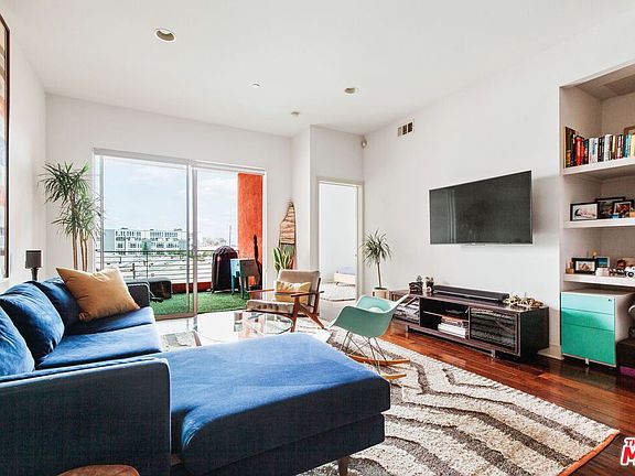 2nd image of 4211 Redwood Ave Unit 310