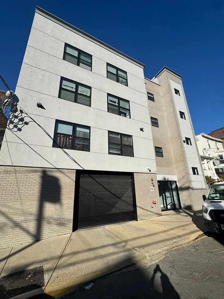 1 bed, $1,718 — Photo 1