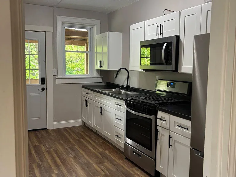 905 N Sheridan Rd #D — Photo 3