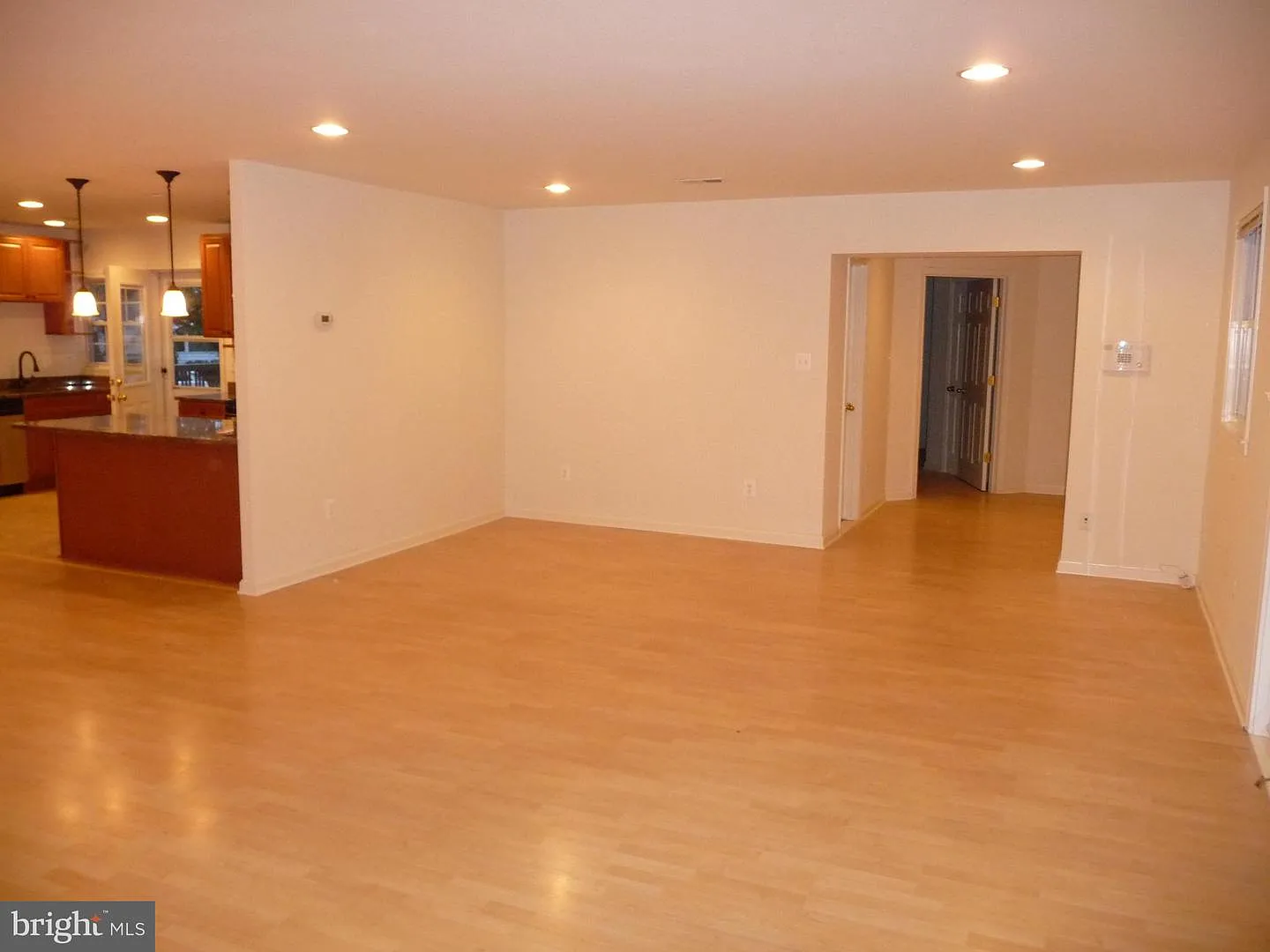 4 bed, 2.5 bath, 2282 sqft, $4,195 — Photo 3
