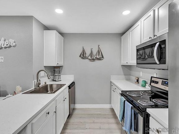 4th image of 1111 Seacoast Dr Unit 8