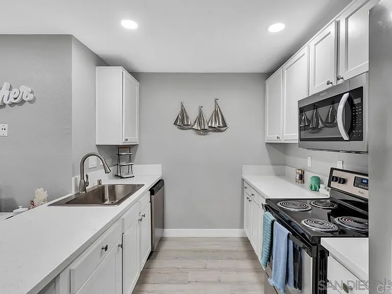 1111 Seacoast Dr #8 — Photo 4