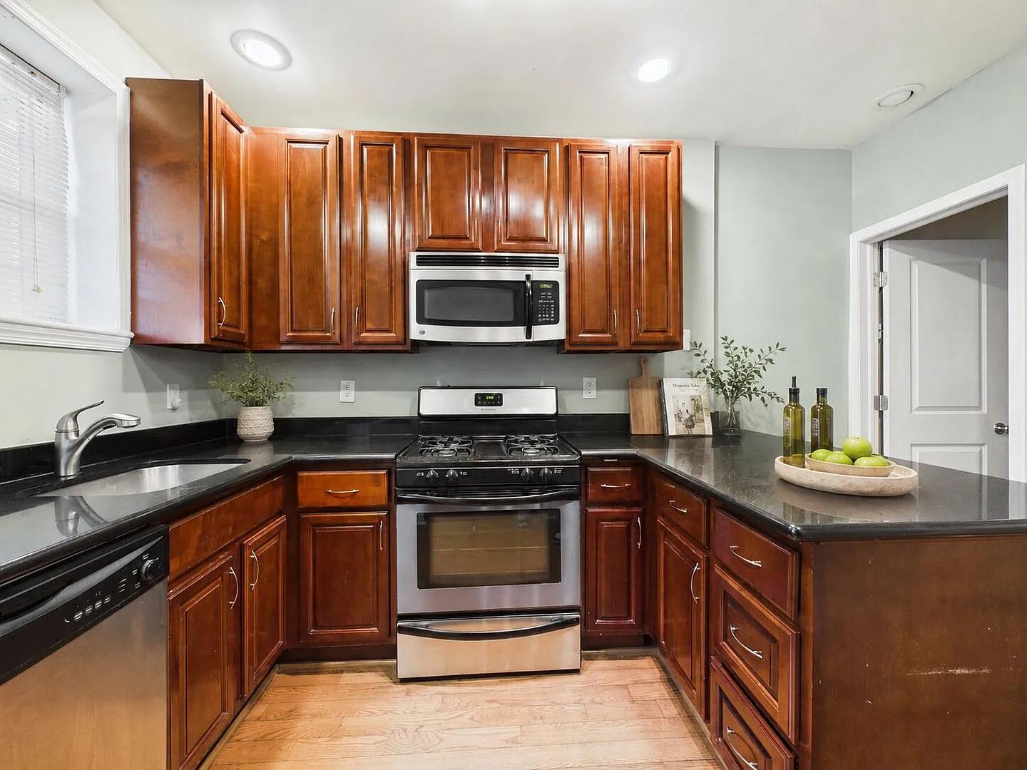 Lower Moyamensing Townhome with Private Patio, Finished Basement & Modern Updates — Photo 4