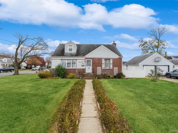 1140 Braxton Street, Uniondale, NY 11553