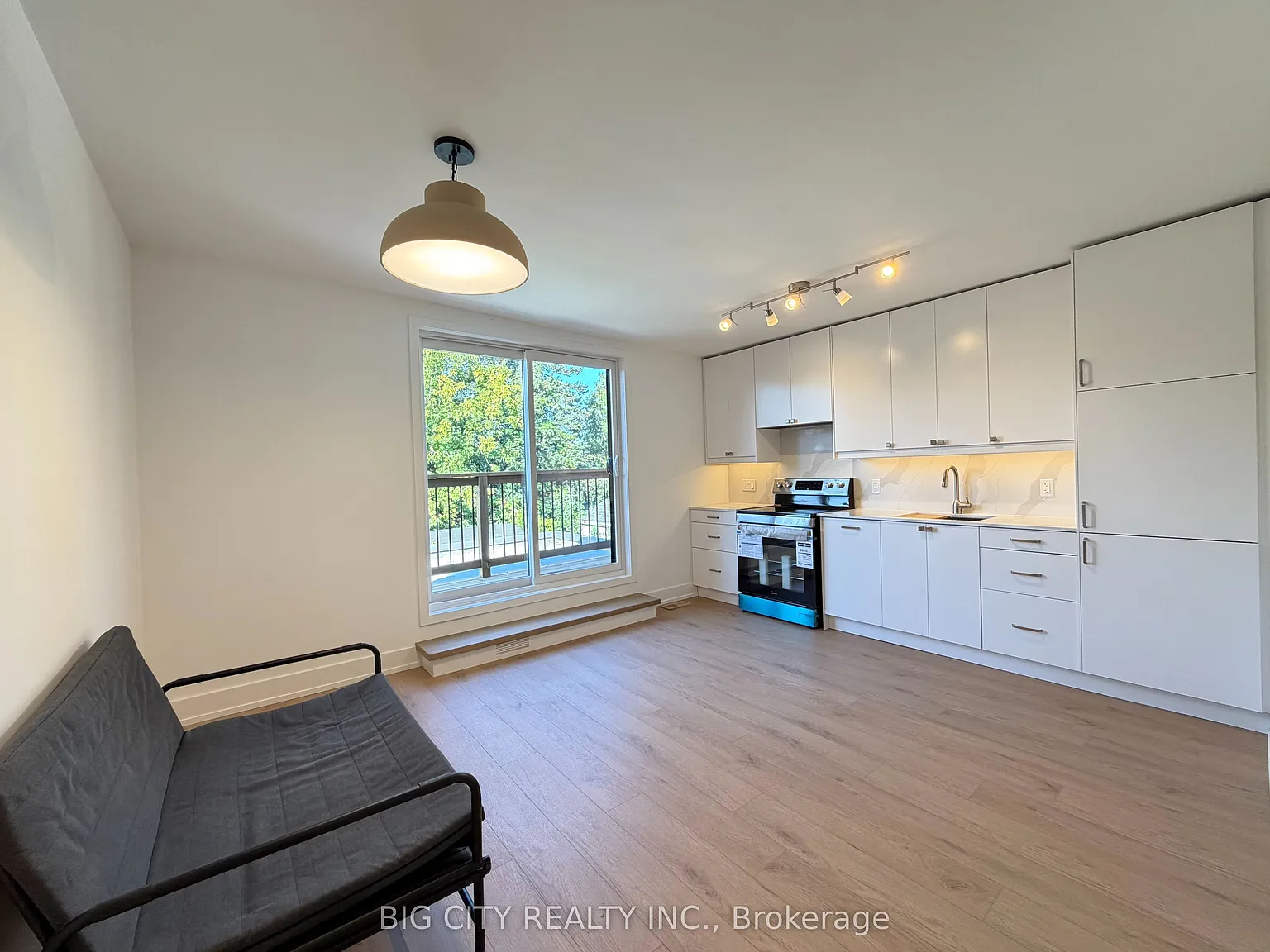 2 bed, $2,000 — Photo 3