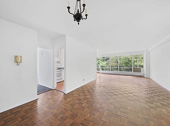 4th image of 2727 Palisade Ave APT 10C