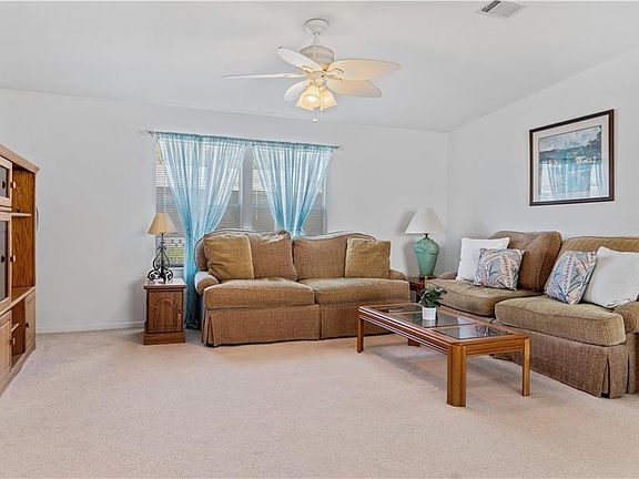 3rd image of 708 Oleander Cir