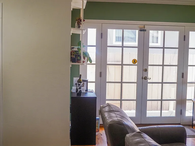 4281 Conrad Ave — Photo 7