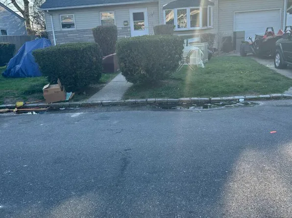 229 Sylvester Streets, Westbury, NY 11590