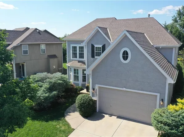 22042 W 97th Ter, Lenexa, KS 66220