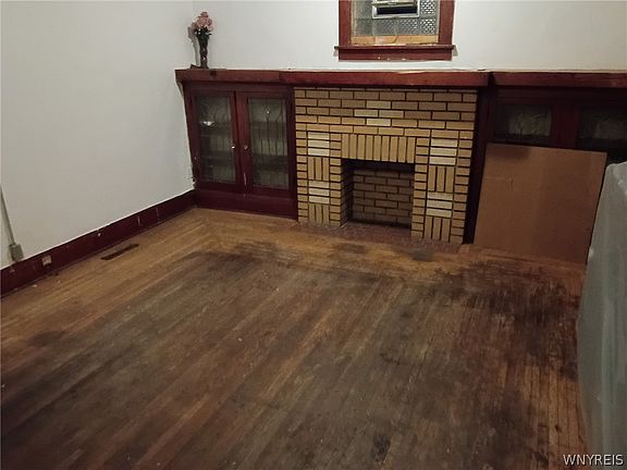 3rd image of 188 Strauss St