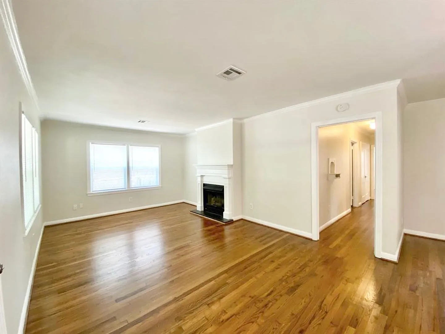 Charming Vintage 2/1/1 home near the Menil Collection! — Photo 3