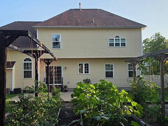3rd image of 47 Darby Ln