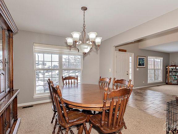 3rd image of 796 Horseshoe Cir