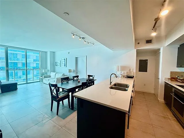 55 SE 6th St #3003 — Photo 19