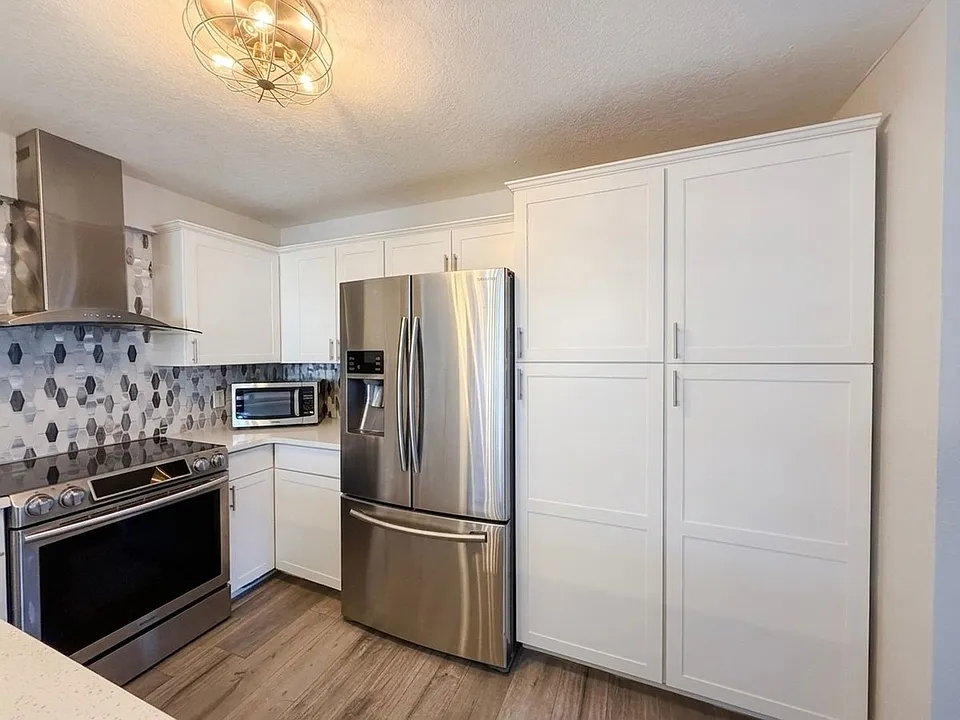 150 Killarney Bay Ct #5