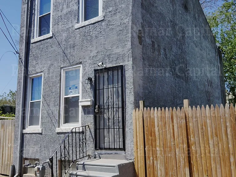 609 Henry St — Photo 3
