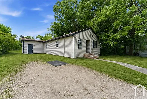 335 Rogers St — Photo 1