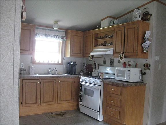 3rd image of 935 Cobblestone Ct