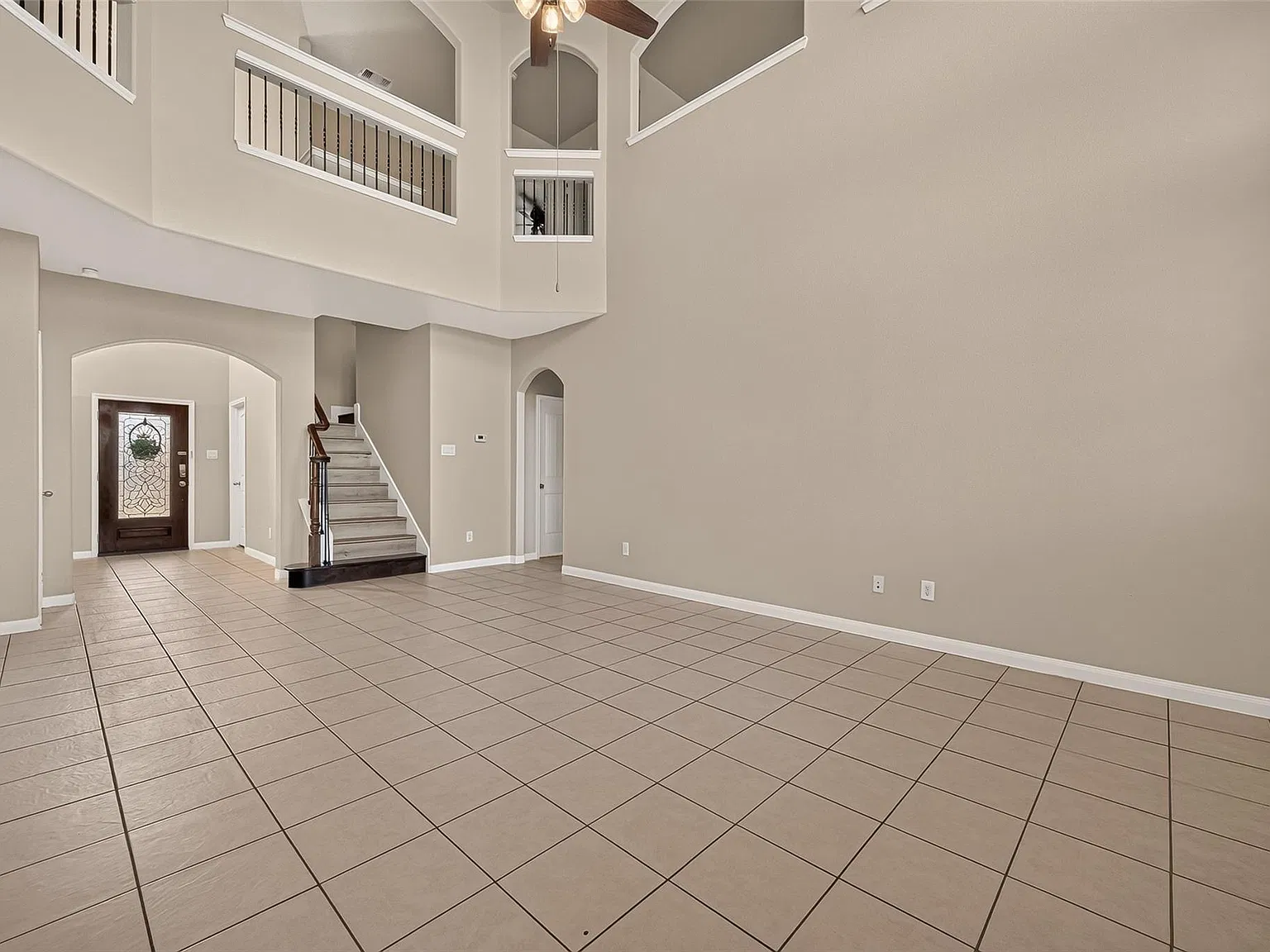 4 bed, 3.5 bath, 2700 sqft, $2,600 — Photo 4