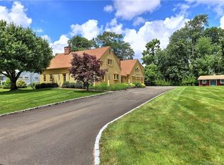 11 Round Hill Cir, Naugatuck, CT 06770