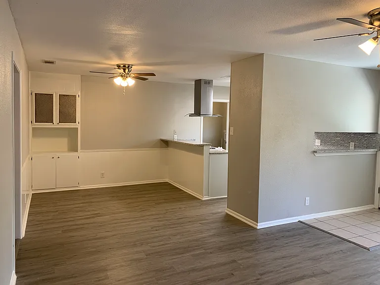 105 Travertine Ln #B — Photo 5