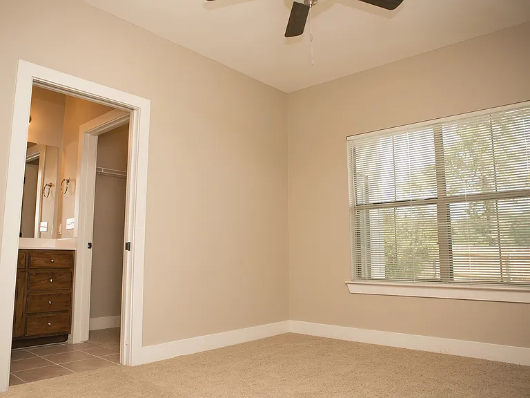 Haverhill Place Apartments — Photo 15