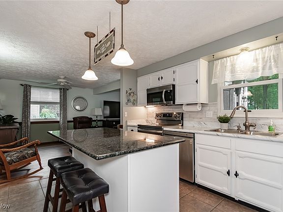 3rd image of 550 Trailwood Dr