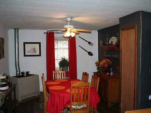 4th image of 402 Grand St