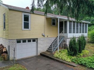 1 College Ct, Quaker Hill, CT 06375