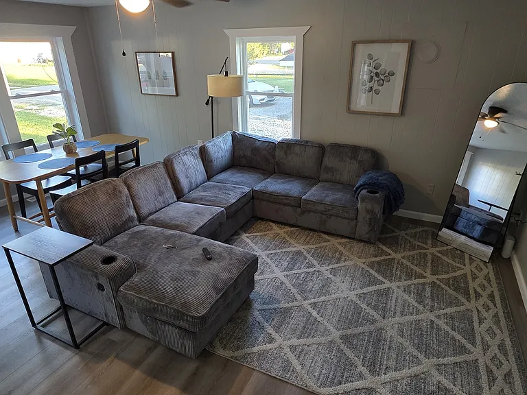 2132 Maple St — Photo 3