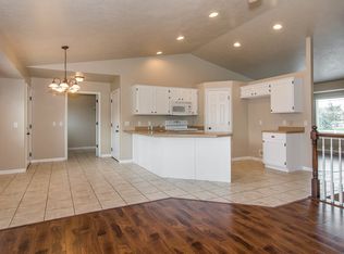 5733 W Hill Stone Dr, South Jordan, UT 84009