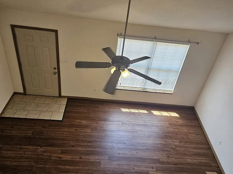 704 Glenstone Dr — Photo 13