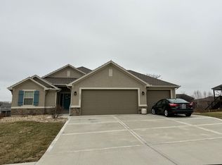 10005 N Manchester Ave, Kansas City, MO 64157