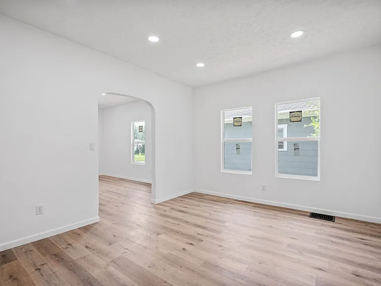 1009 N Indiana Ave — Photo 10
