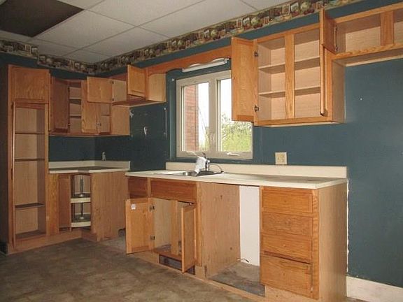 3rd image of 617 Main St