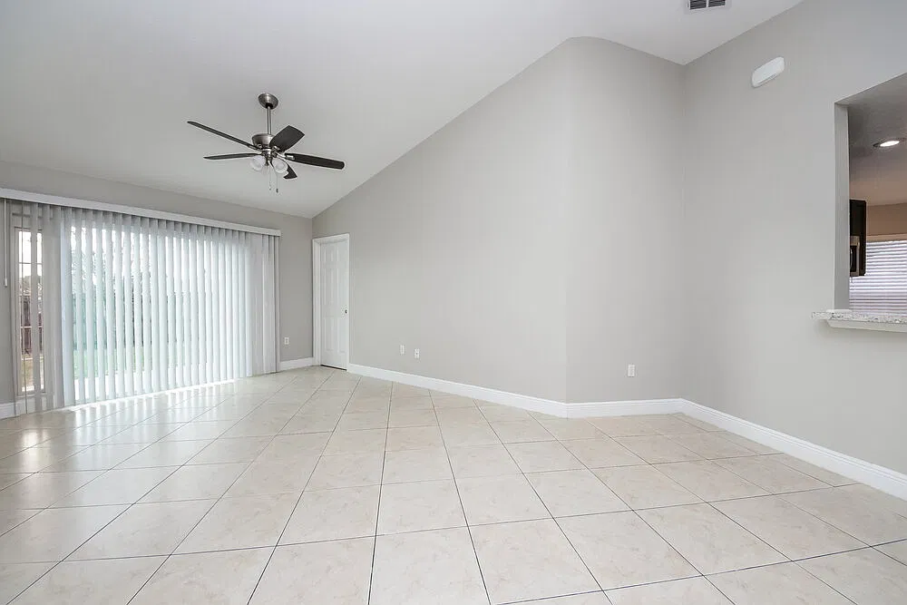 3 bed, 2.0 bath, 1254 sqft, $2,070 — Photo 4