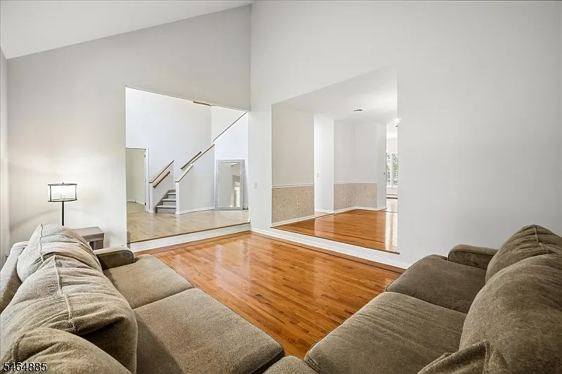 4 bed, 2.5 bath, $4,500 — Photo 4
